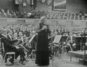 Kerstconcert 1968 in De Doelen te Rotterdam.jpg