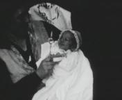 Baby wordt gedoopt.jpg