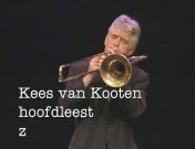 Kees van Kooten hoofdleest zich autobio titel.jpg