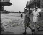 Admiraal Helfrich op inspectie te Soerabaja2.jpg