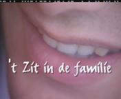 Het zit in de familie (1998) titel.jpg