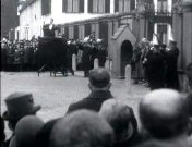 Bestand:Aubade van fanfarakorpsen aan de koningin en familie ter gelegenheid van het zilveren huwelijksfeest (1926).jpg
