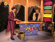 Presentator Bingostar en de Toetsenist