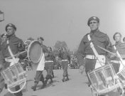 Bevrijdingsbeelden Apeldoorn en Friesland1.jpg
