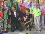 Jan Douwe en Veerle tussen de kids