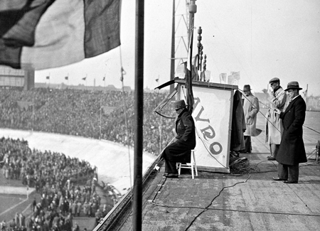 Bestand:Han Hollander op stadion.png