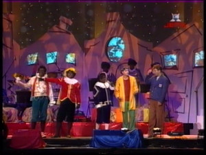 Muziekpiet en Coole Piet (Diego) gebaren