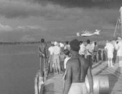 Bestand:Nelson a. Rockefeller in Nederlands Nieuw-Guinea1.jpg