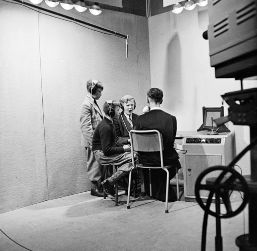 Bestand:Demonstratie doofstommenonderwijs.png