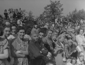 Bevrijdingsbeelden Apeldoorn en Friesland.jpg