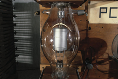 Detail PCGG, Philips zendtriode (bron: Fotoarchief Beeld en Geluid, catalogusnummer FTA001076437, foto 5)