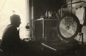 Herman Ypes met zendapparatuur