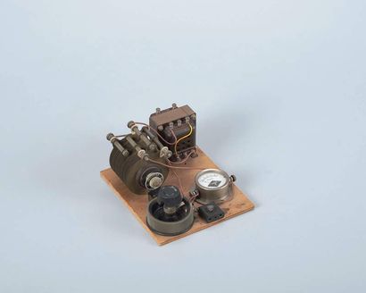 Acculader (bron: Fotoarchief Beeld en Geluid, archiefnummer BG0126963)