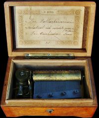 Muziekdoosje, gebruikt bij proefuitzending te Utrecht (bron: Beeld en Geluid)